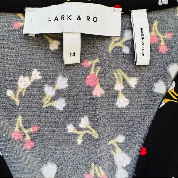 Lark & Ro Dress Black Red Floral V-Neck Short Sleeve Faux Wrap Dress Size 14 NEW - Picture 2 of 12
